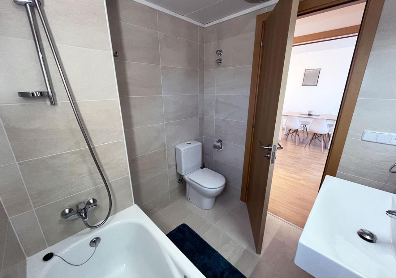 2-bedroom Brand New Steps From The Apartamento