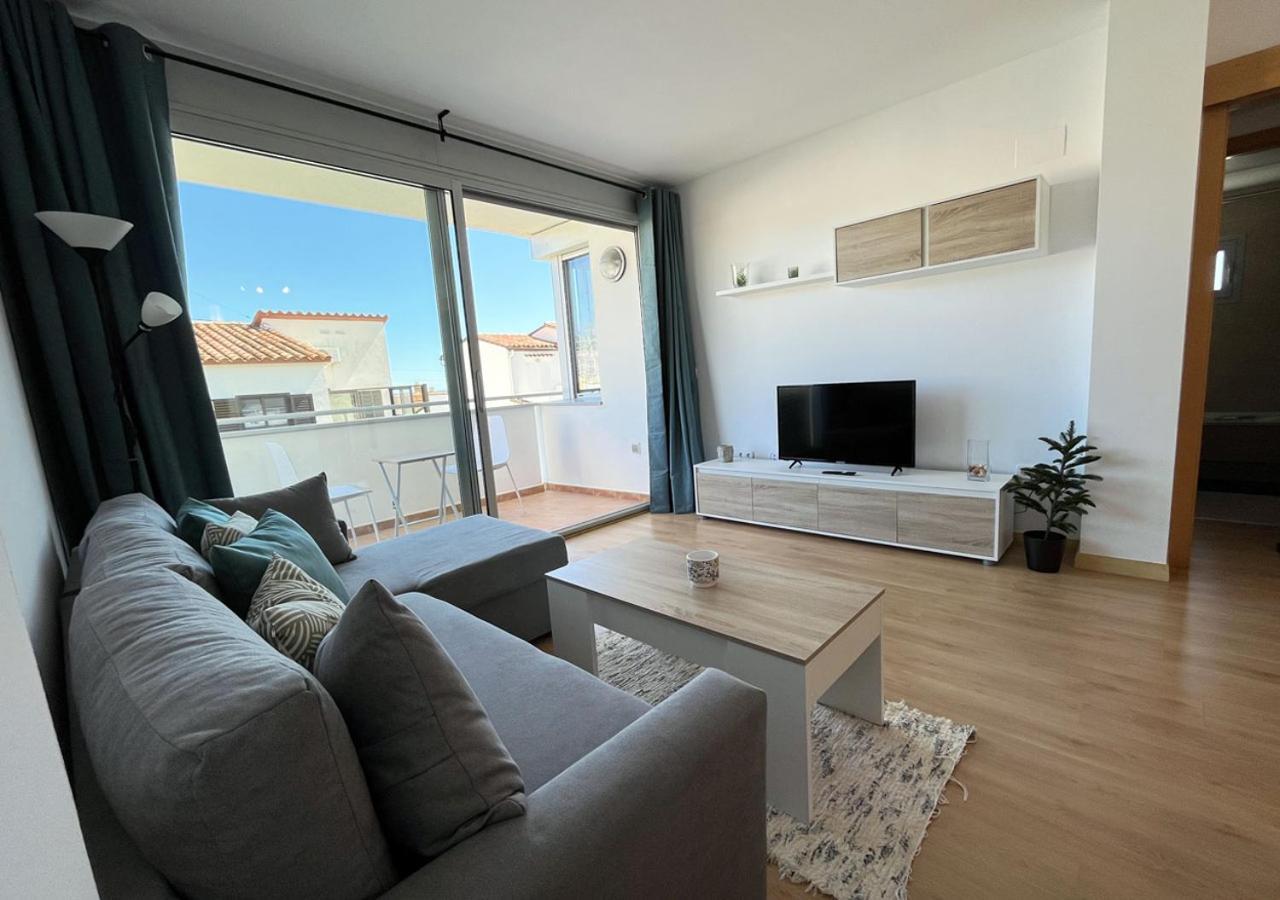 Apartamento 2-bedroom Brand New Steps From The Llançà