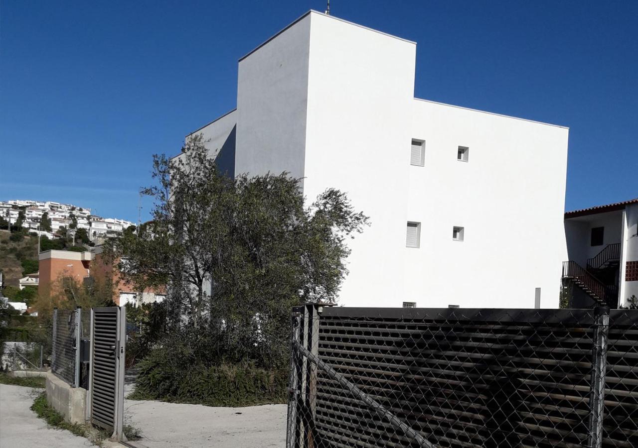 2-bedroom Brand New Steps From The Apartamento *