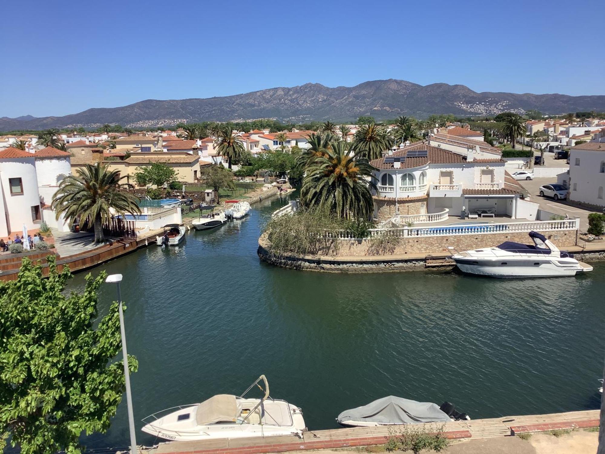 Am Kanal Ampuriabrava