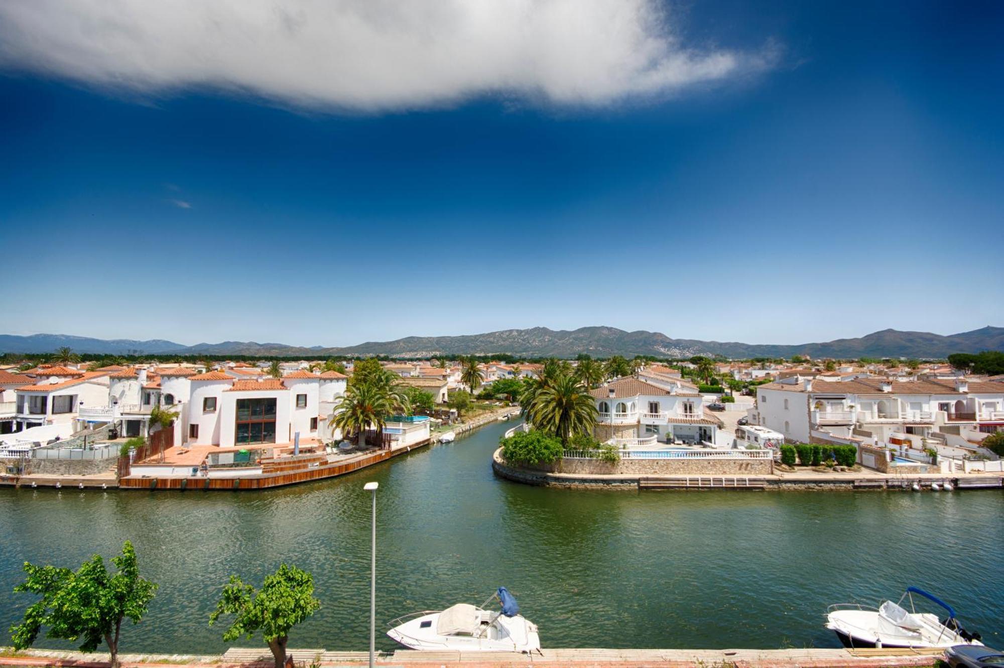Am Kanal Ampuriabrava