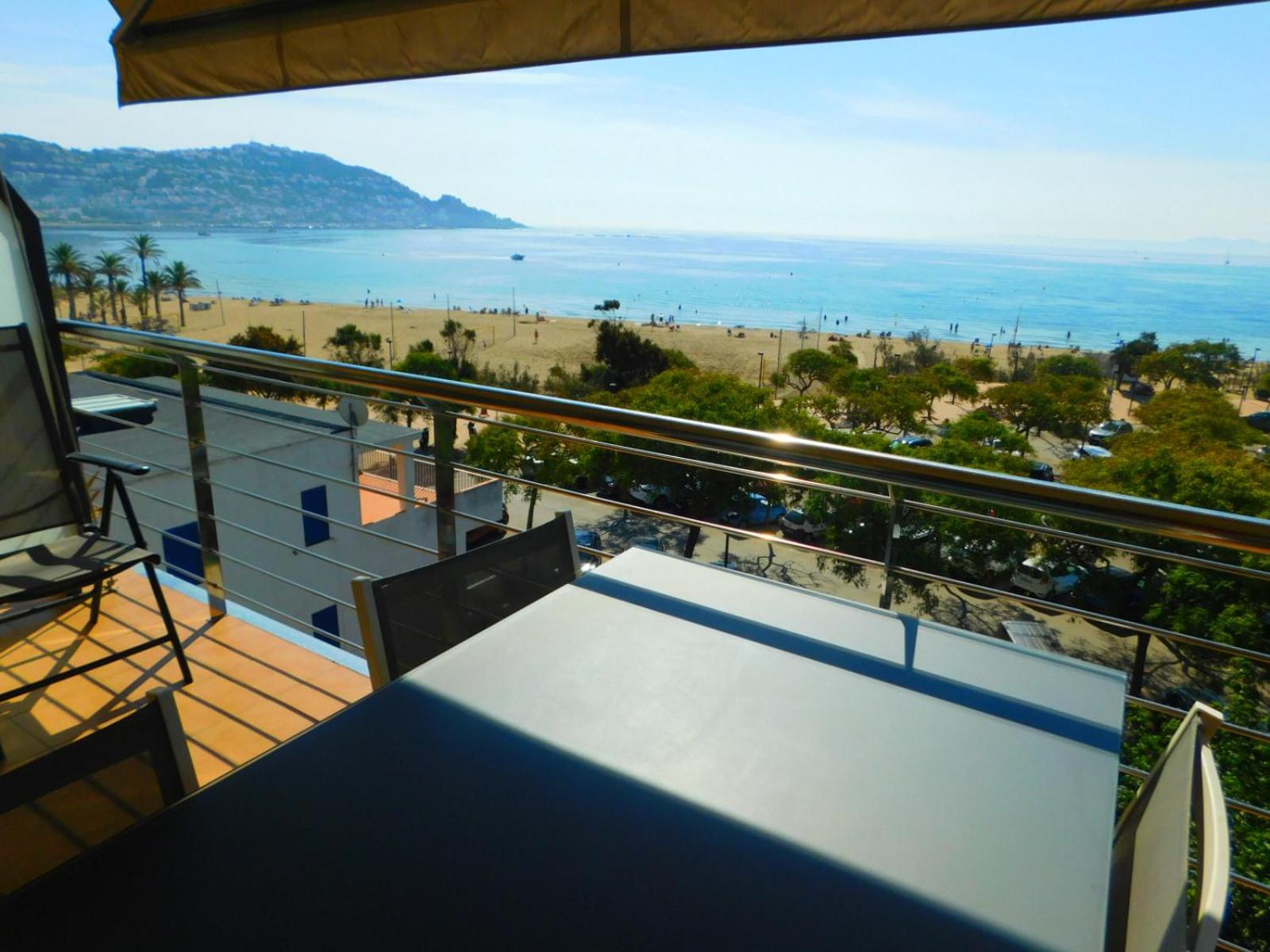 Apartamento Gmid Immo A221 Atico Duplex Con Piscina, Terraza Y Parking En Primera Linea De Mar Rosas