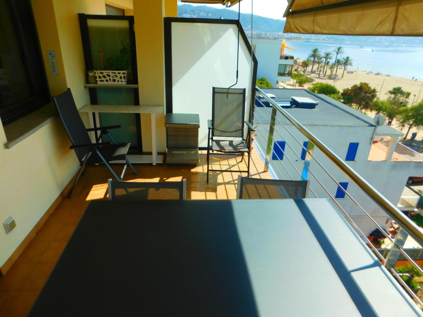 Apartamento Gmid Immo A221 Atico Duplex Con Piscina, Terraza Y Parking En Primera Linea De Mar