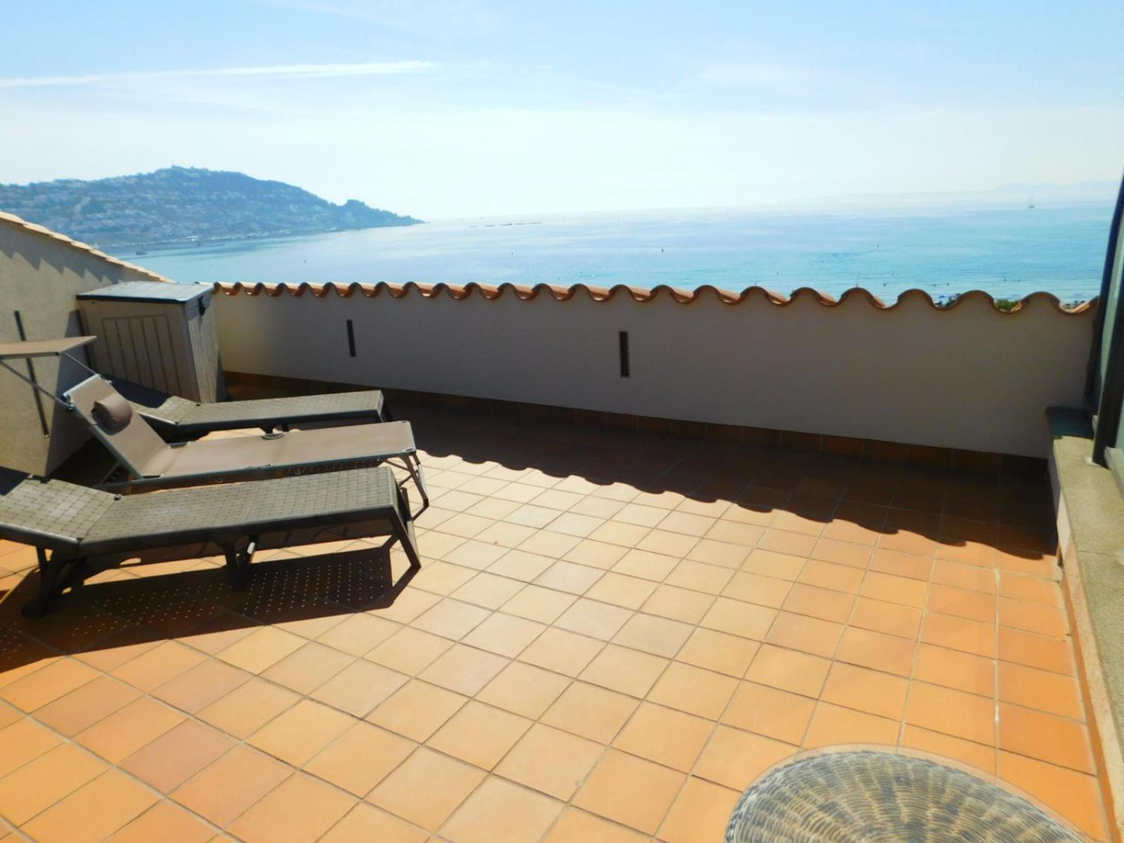 Apartamento Gmid Immo A221 Atico Duplex Con Piscina, Terraza Y Parking En Primera Linea De Mar *