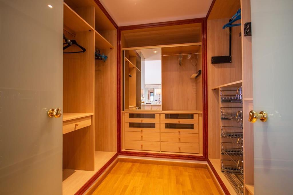 Villa Luxueuse, 2 Piscines, Et Salle De Sport, 5 Chambres, 4 Salles De Bain *
