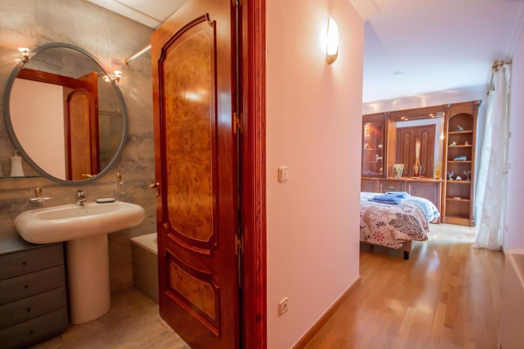Villa Luxueuse, 2 Piscines, Et Salle De Sport, 5 Chambres, 4 Salles De Bain