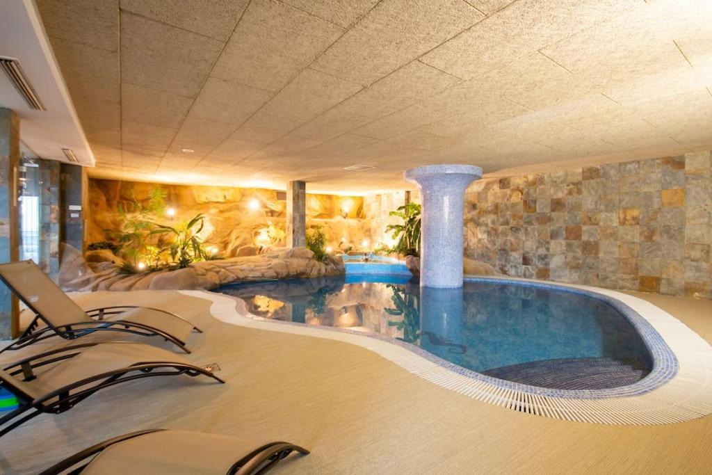 Villa Luxueuse, 2 Piscines, Et Salle De Sport, 5 Chambres, 4 Salles De Bain Palau-Saverdera