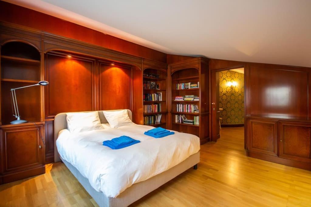 Luxueuse, 2 Piscines, Et Salle De Sport, 5 Chambres, 4 Salles De Bain *
