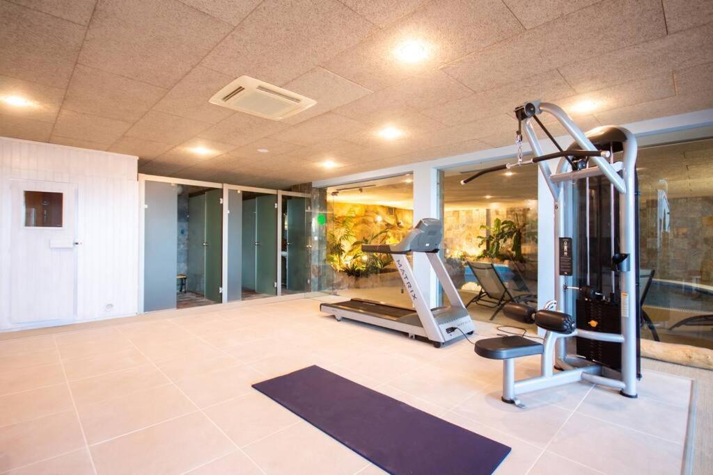 Luxueuse, 2 Piscines, Et Salle De Sport, 5 Chambres, 4 Salles De Bain