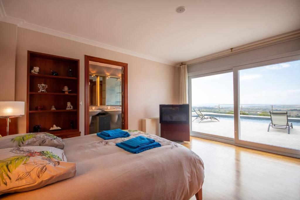 Villa Luxueuse, 2 Piscines, Et Salle De Sport, 5 Chambres, 4 Salles De Bain