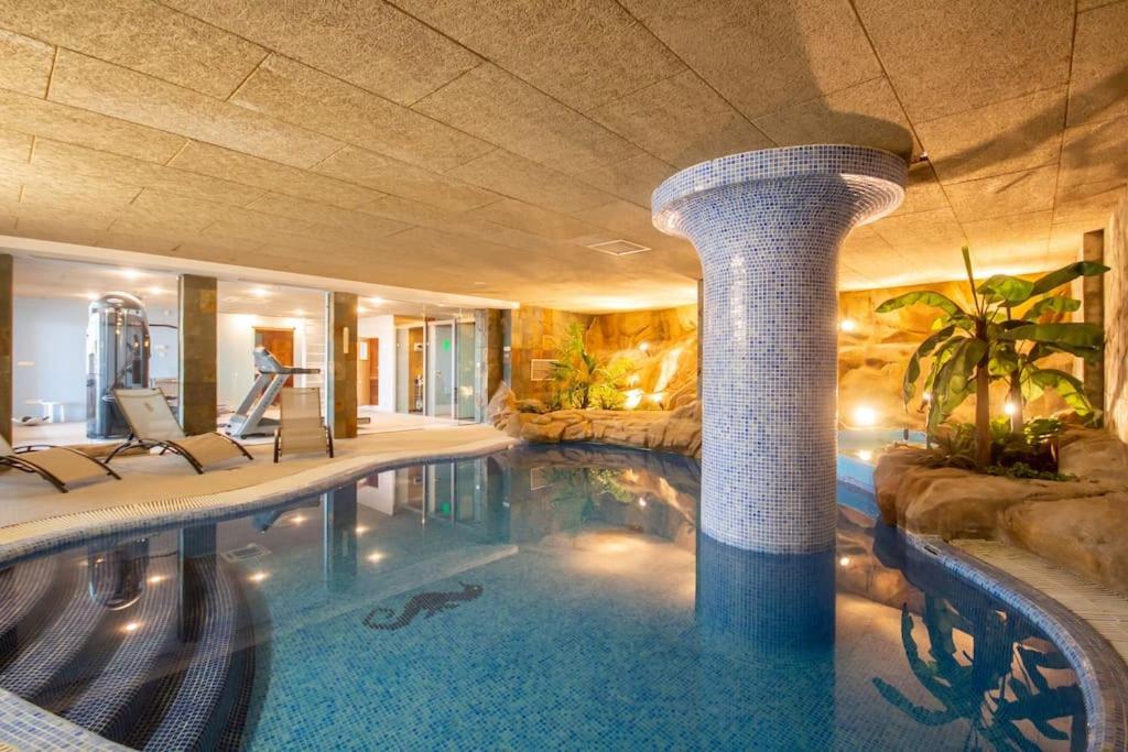 Luxueuse, 2 Piscines, Et Salle De Sport, 5 Chambres, 4 Salles De Bain Villa Palau-Saverdera