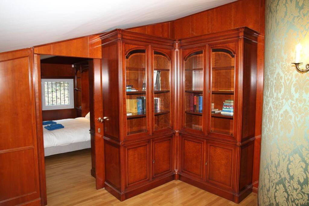 Luxueuse, 2 Piscines, Et Salle De Sport, 5 Chambres, 4 Salles De Bain *