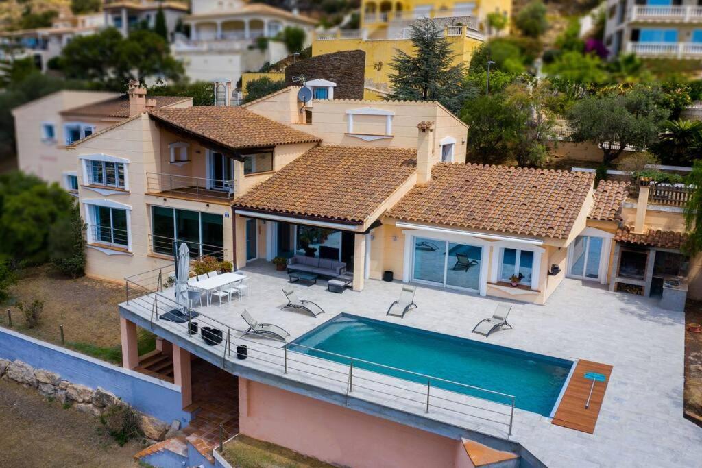 Luxueuse, 2 Piscines, Et Salle De Sport, 5 Chambres, 4 Salles De Bain *