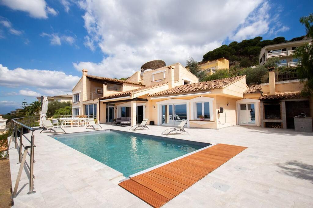 Villa Luxueuse, 2 Piscines, Et Salle De Sport, 5 Chambres, 4 Salles De Bain *