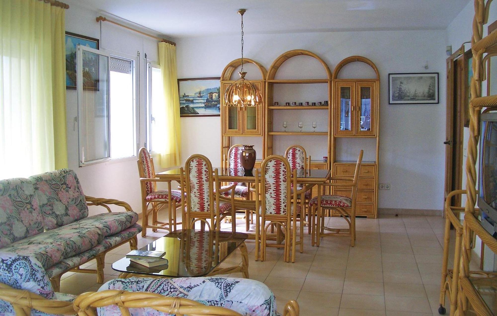 Apartamento Cozy In With Kitchen Tossa de Mar