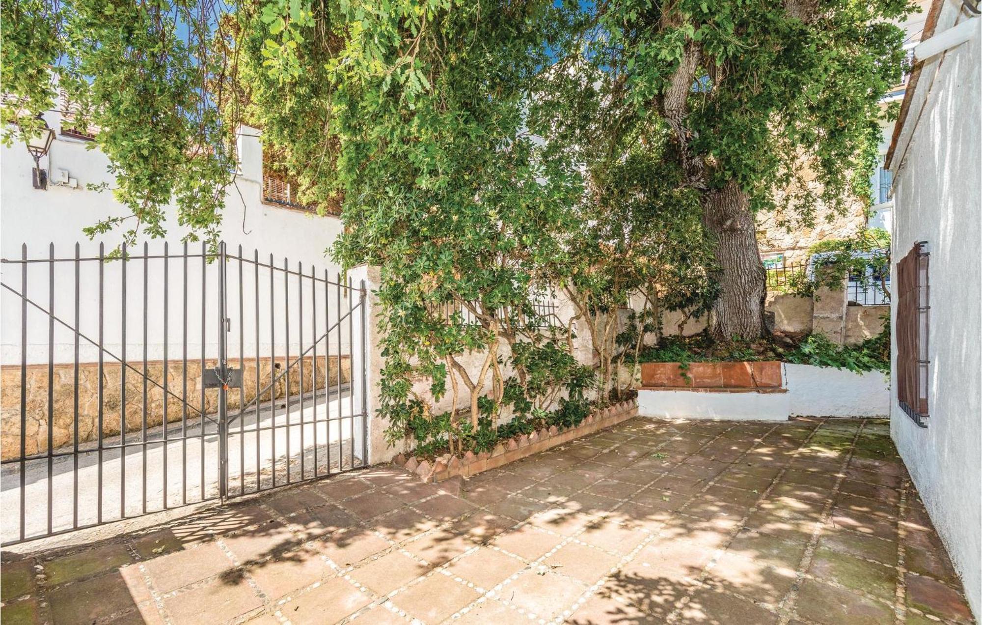 Сasa de vacaciones 5 Bedroom Beautiful In *