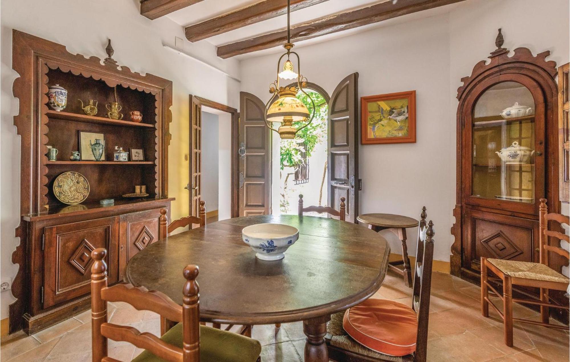 Сasa de vacaciones 5 Bedroom Beautiful In Tossa de Mar