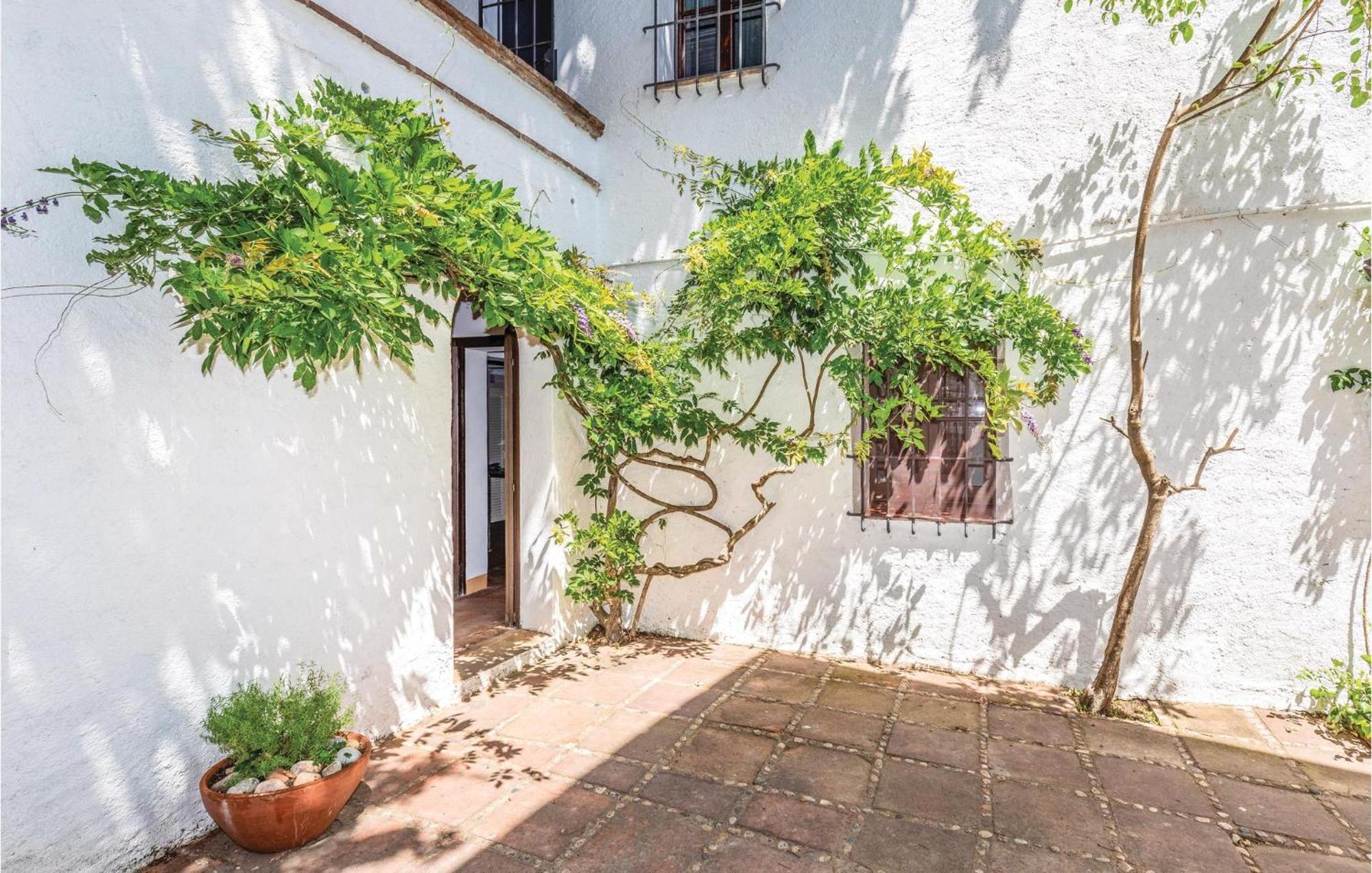 Сasa de vacaciones 5 Bedroom Beautiful In *