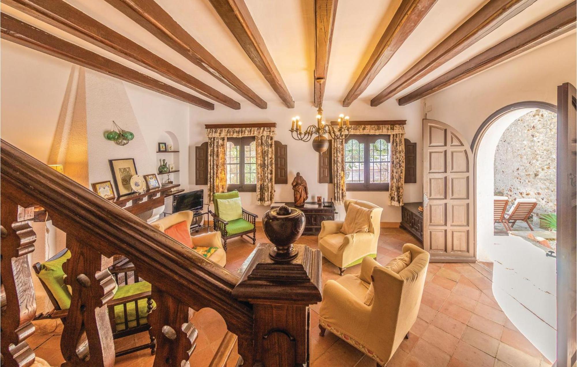 5 Bedroom Beautiful In