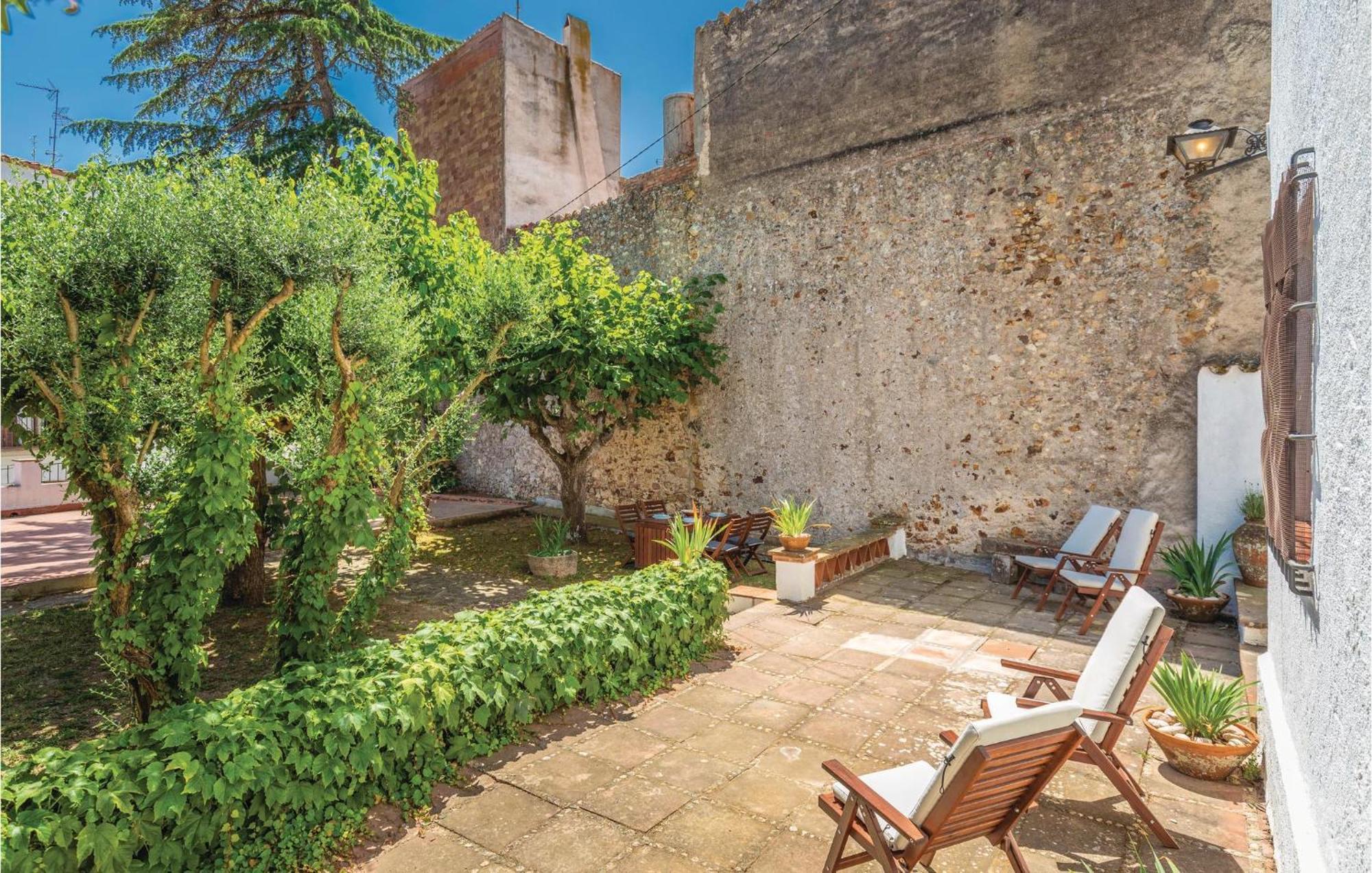 5 Bedroom Beautiful In