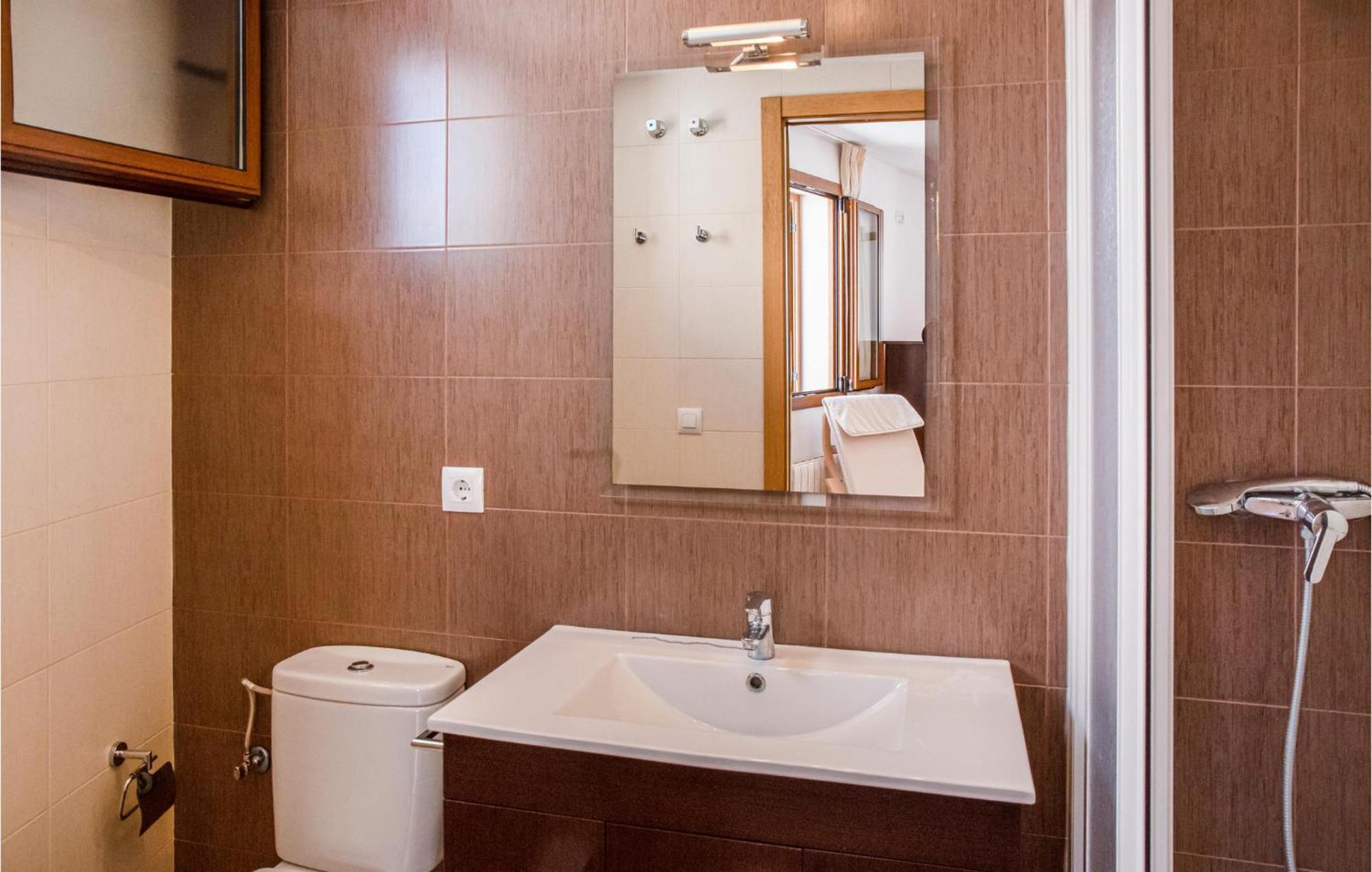 Apartamento In Tossa De Mar, Girona With Wifi