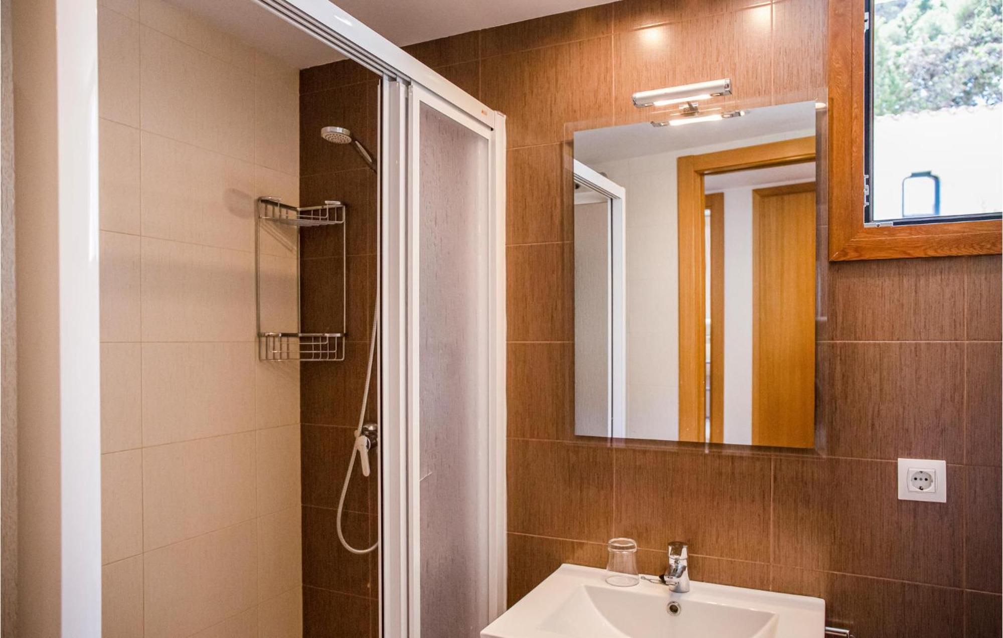 Apartamento In Tossa De Mar, Girona With Wifi *