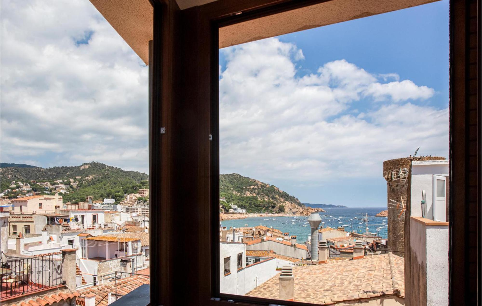 Apartamento In Tossa De Mar, Girona With Wifi Tossa de Mar