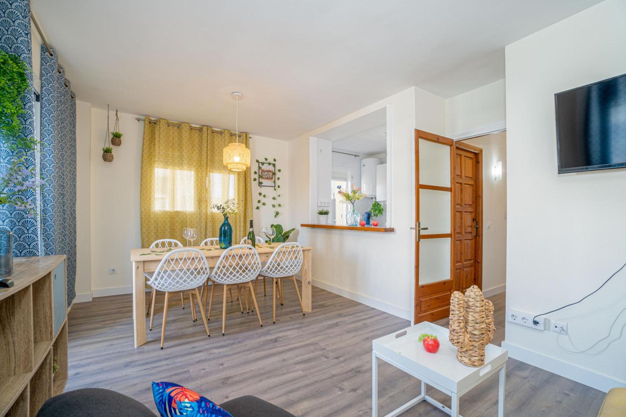 Apartment Est1-spaciouss In The Beach, Bbq, Downtonwn, Parking, Fast Wifi Fibre Roses