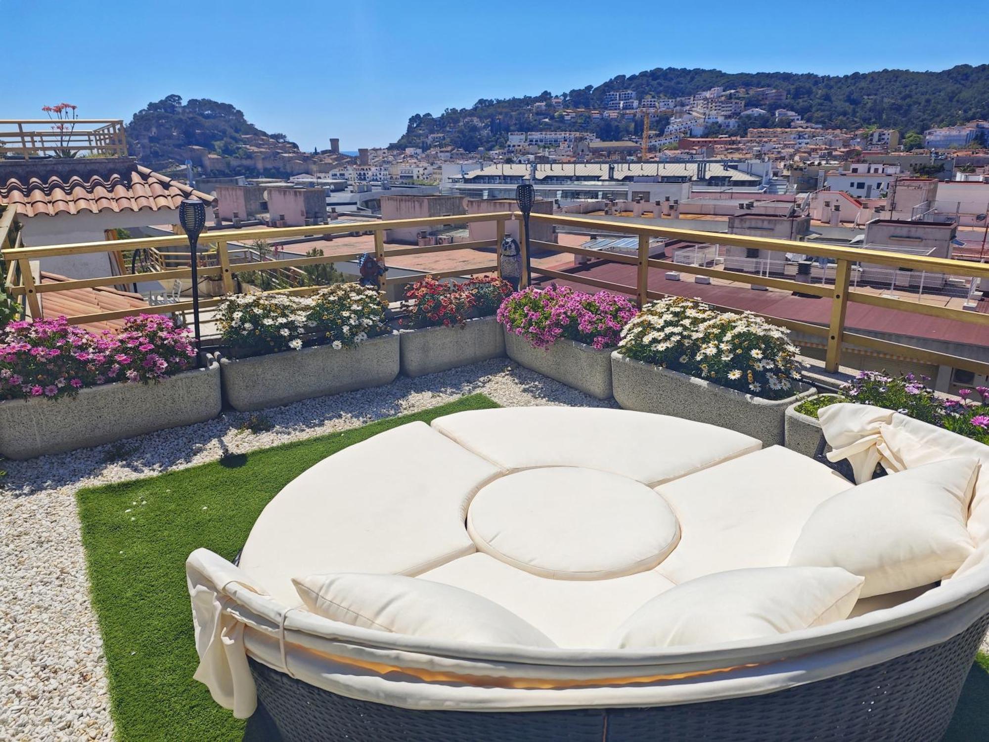 Apartment Luna Tossa De Mar With Jacuzzi, 5Mins Walking To The Beach, Sea And Castle View Big Terrace Tossa de Mar
