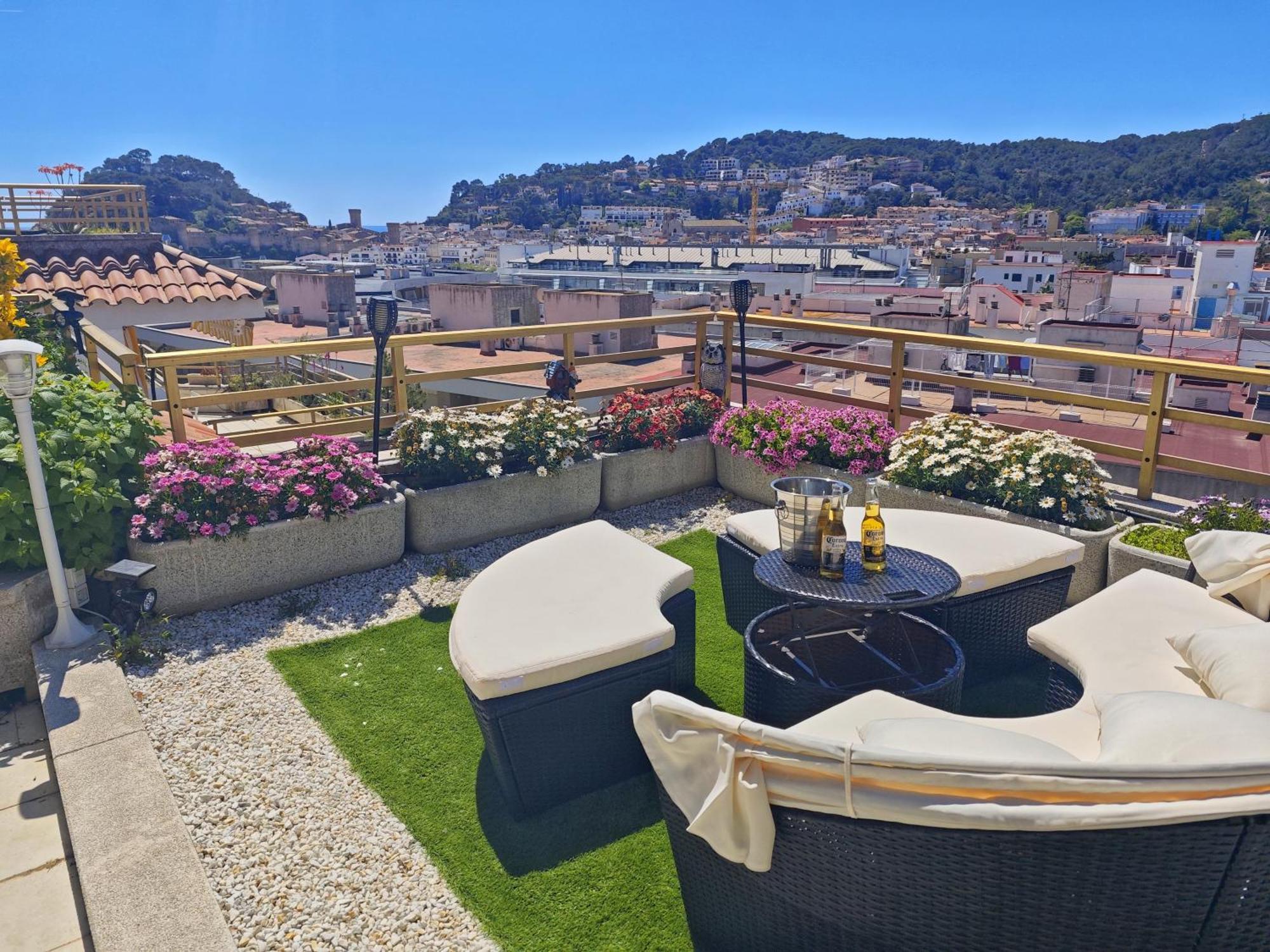 Apartment Luna Tossa De Mar With Jacuzzi, 5Mins Walking To The Beach, Sea And Castle View Big Terrace Tossa de Mar