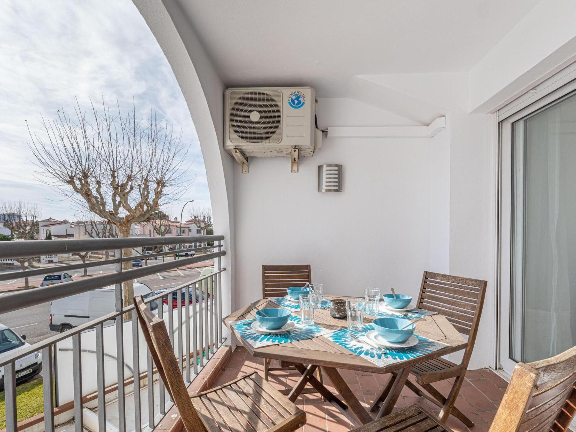 Agradable Y Moderno Duplex A 50 M De La Playa - Hisp-288-60 Ampuriabrava