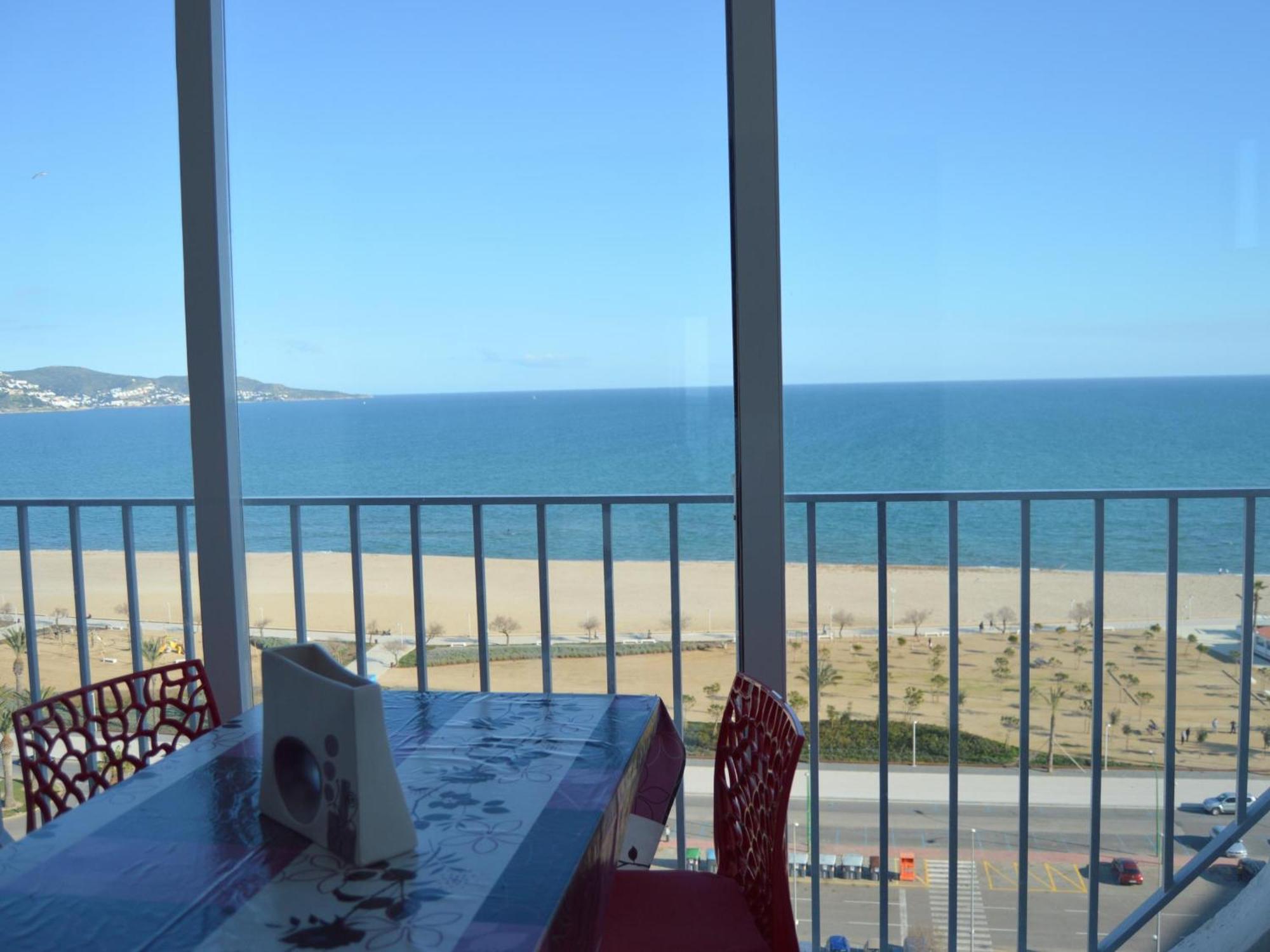 Apartamento De Dos Con Vistas Al Mar - Hisp-288-44 *