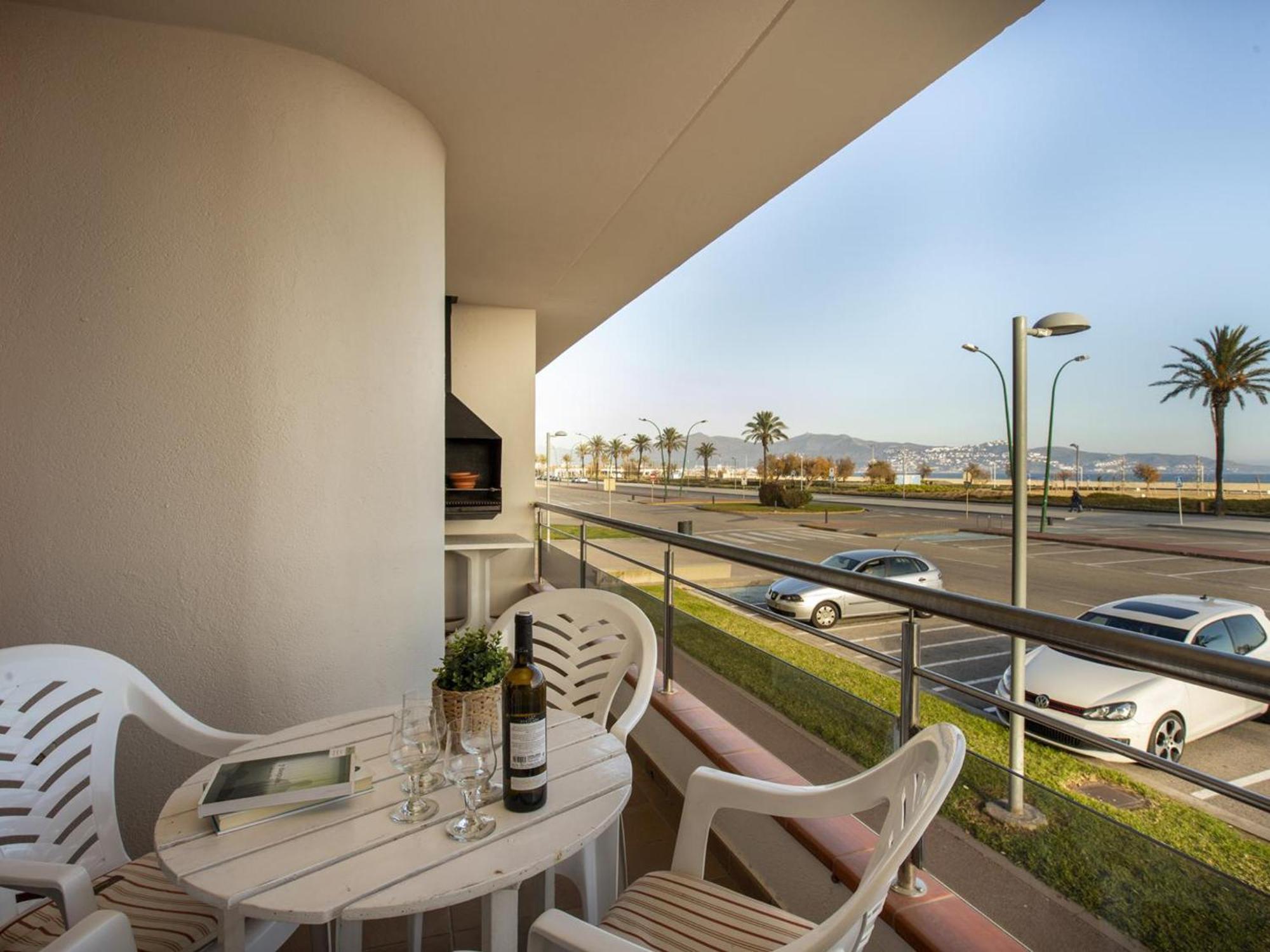 Apartamento En Empuriabrava: Frente Al Mar, Piscinas, Parking Y Vistas A La Bahia - Hisp-288-39