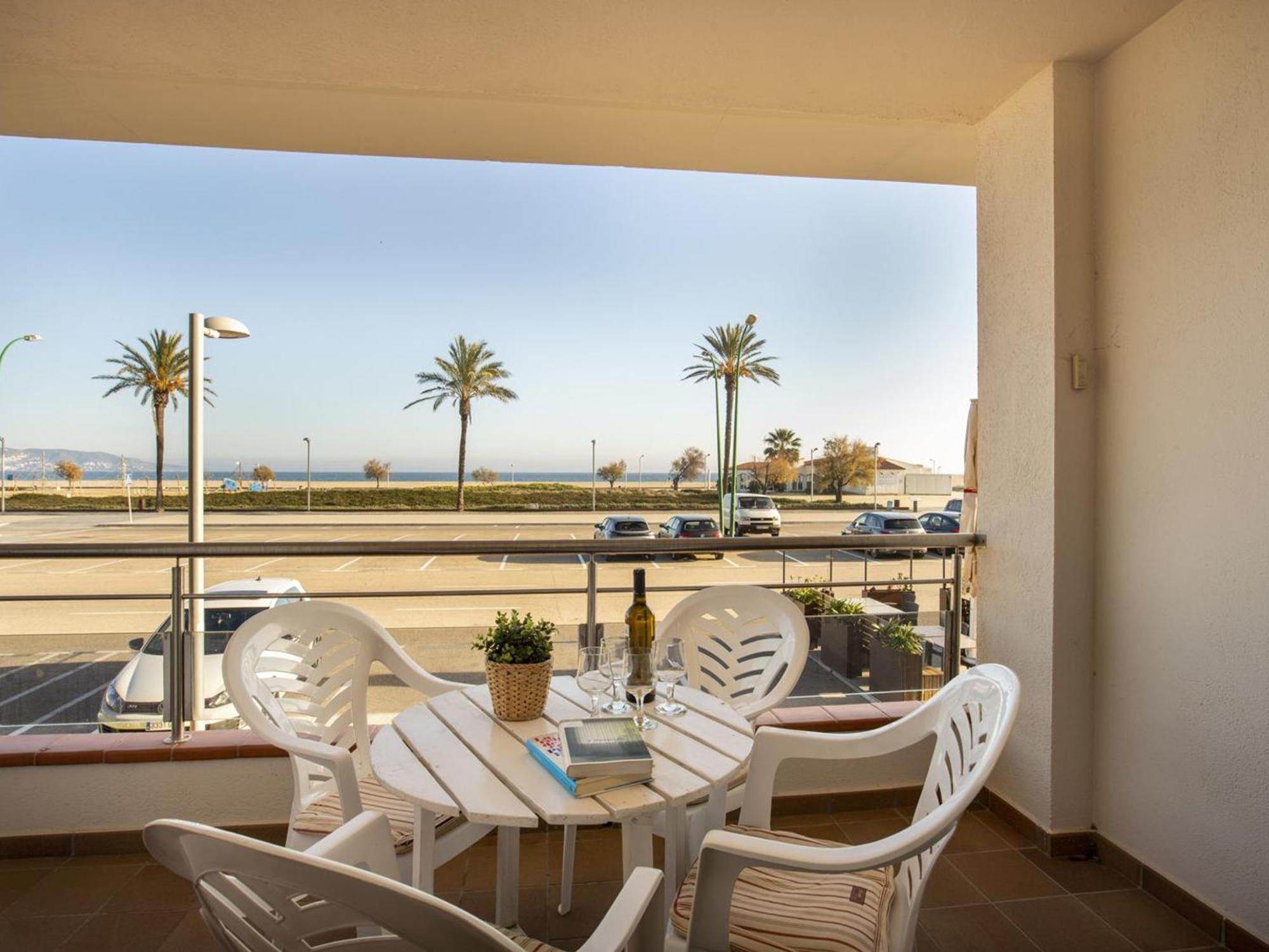 En Empuriabrava: Frente Al Mar, Piscinas, Parking Y Vistas A La Bahia - Hisp-288-39 Ampuriabrava