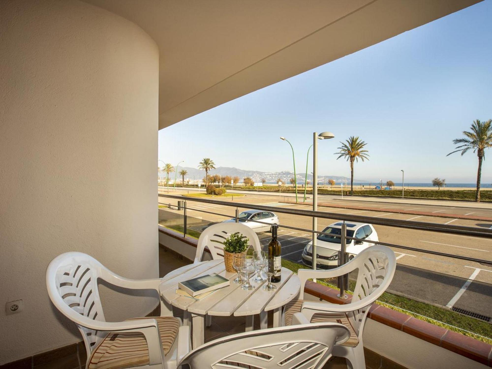 Apartamento En Empuriabrava: Frente Al Mar, Piscinas, Parking Y Vistas A La Bahia - Hisp-288-39
