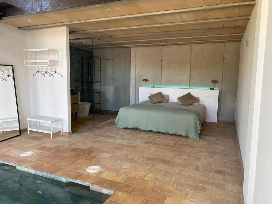 Casa Con Piscina Interior En Tamariu, Calella De Villa *