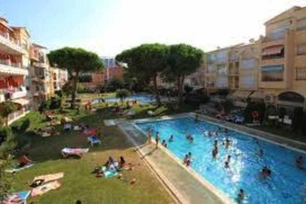 Encantador Apto. Con Gran Terraza Frente Al Mar Apartamento Ampuriabrava