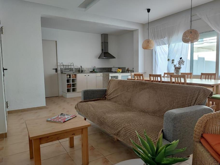 Grande Bambu, Cala Montgo Apartment *