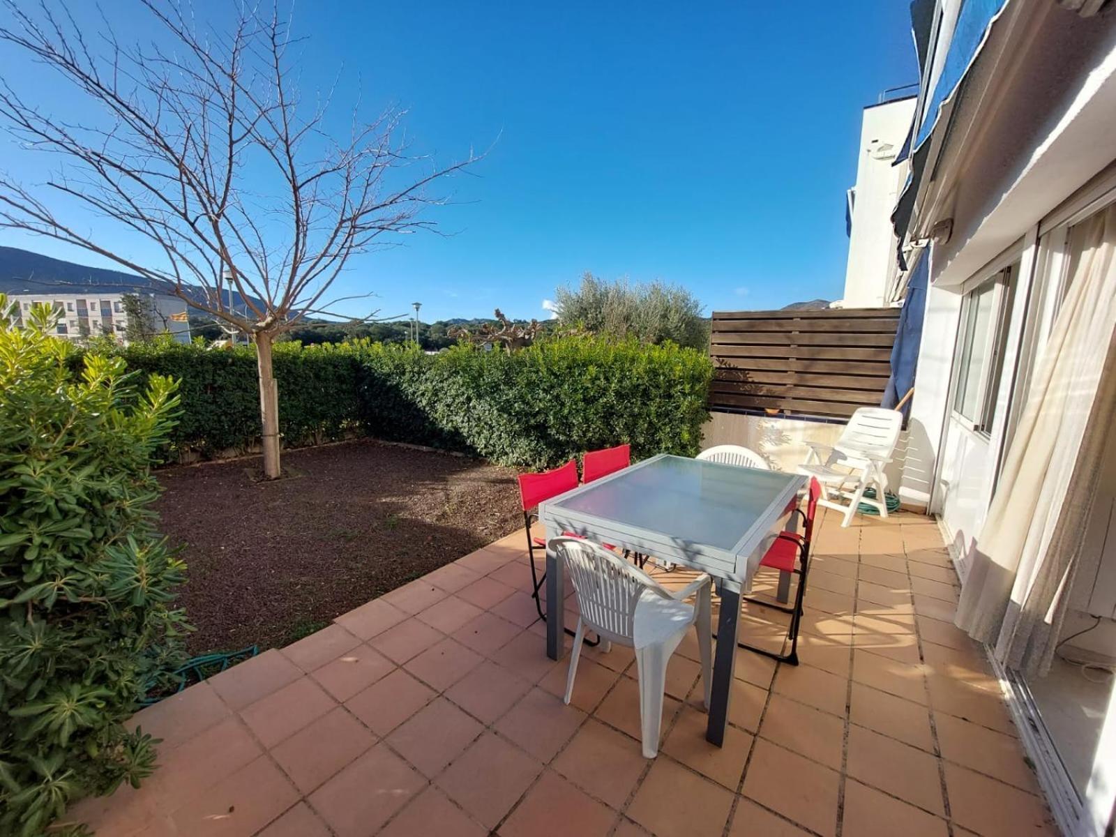 Cal Pere Planta Baja Con Jardin Llançà