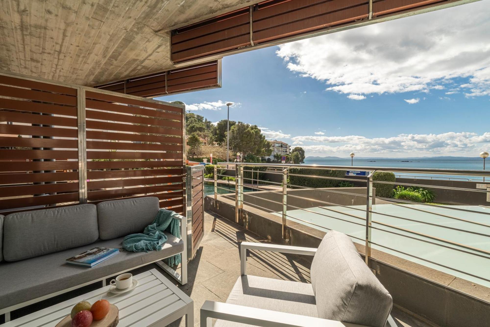 Apartamento Con Gran Terraza Delante Del Mar *