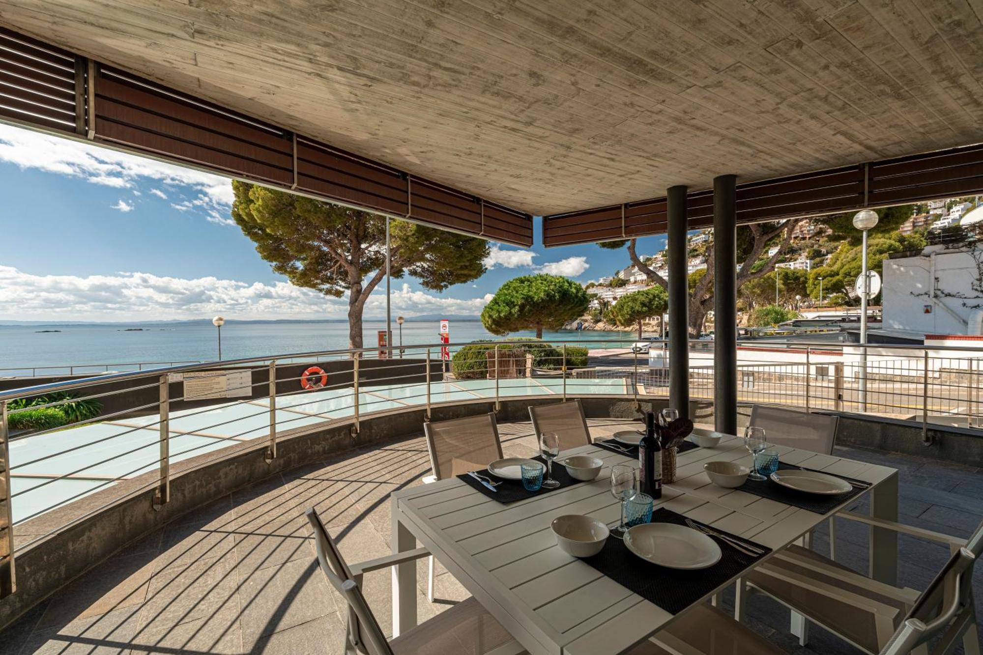 Con Gran Terraza Delante Del Mar Apartment Roses