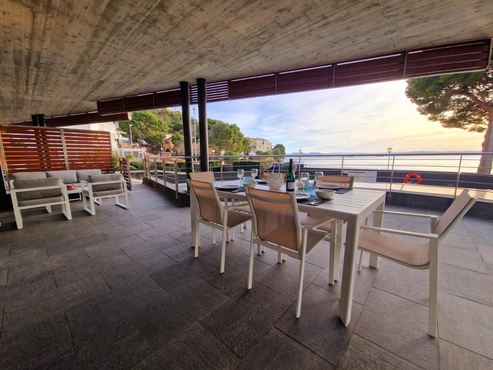 Con Gran Terraza Delante Del Mar Apartment Roses