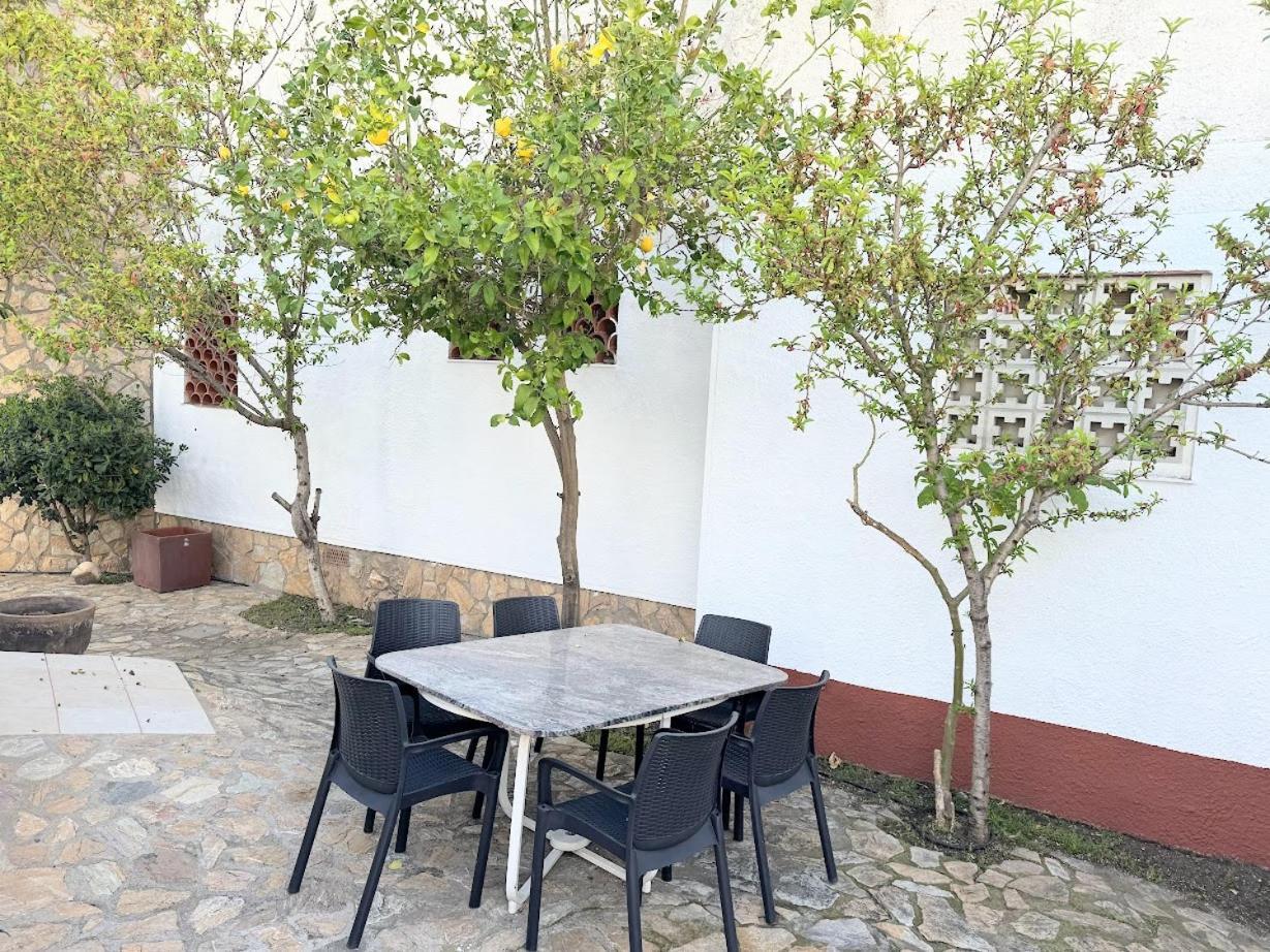 Empurialola -encantadora Casa Con Jardin Cerca Del Centro -142 *