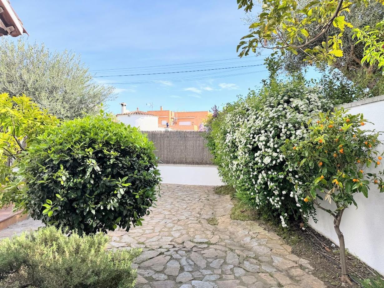 Empurialola -encantadora Casa Con Jardin Cerca Del Centro -142 *