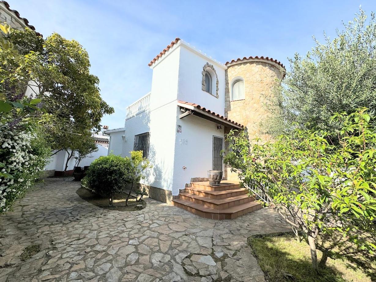 Empurialola -encantadora Casa Con Jardin Cerca Del Centro -142 * Empuriabrava