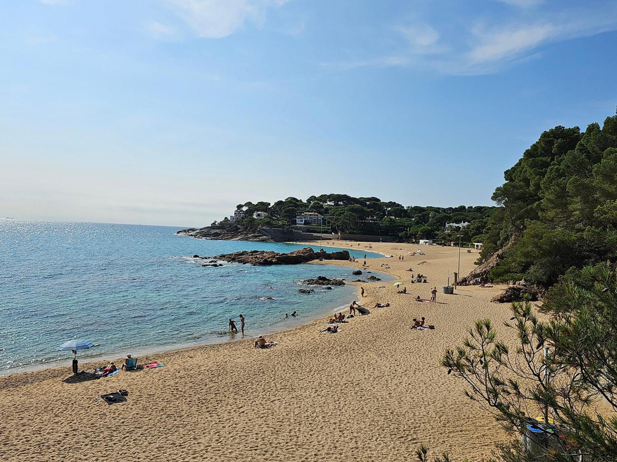 Standar Cerca De La Playa Gerona