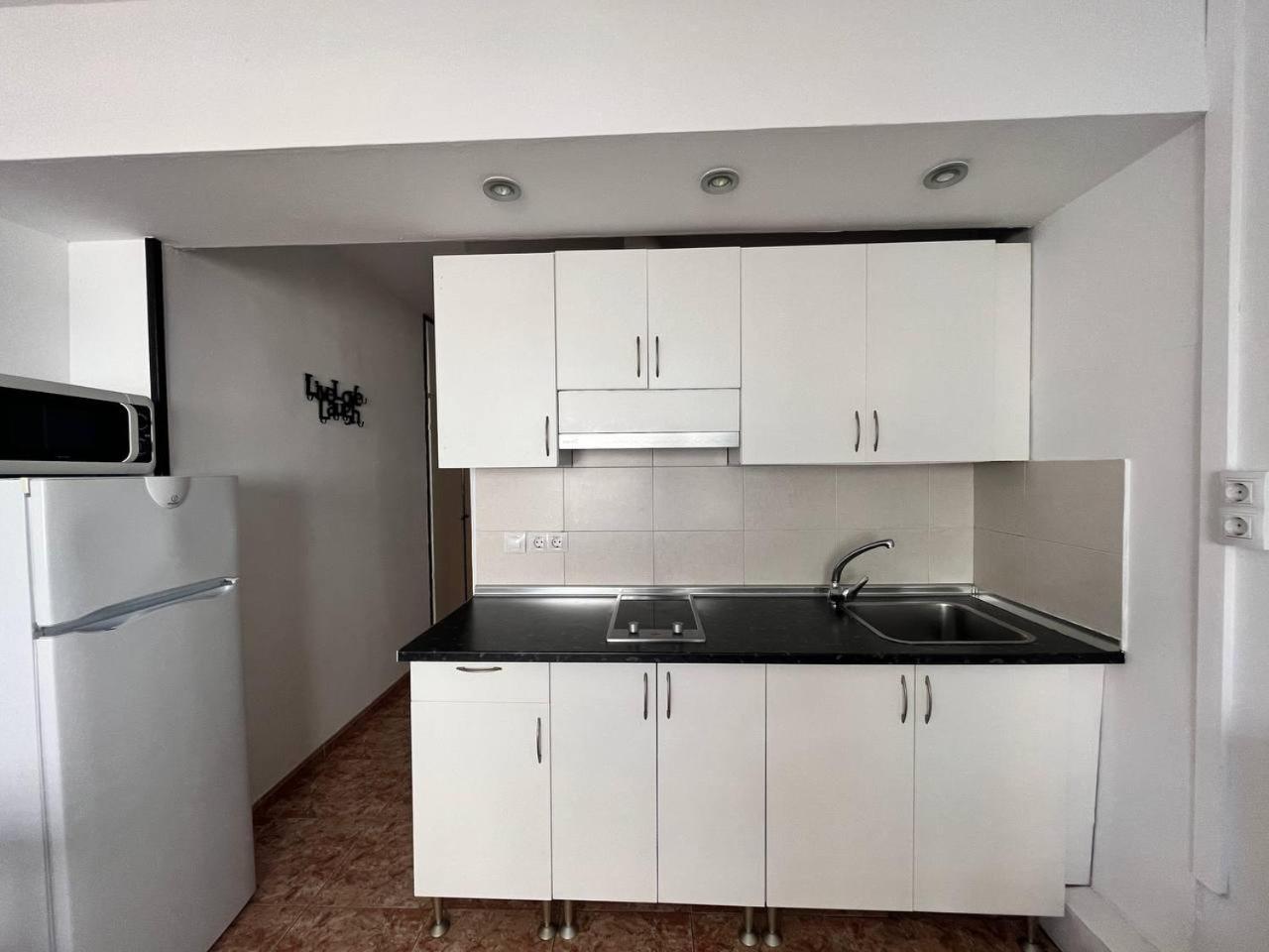 Estudio Con Tres Piscinas Comunitarias Y Pista De Tenis *