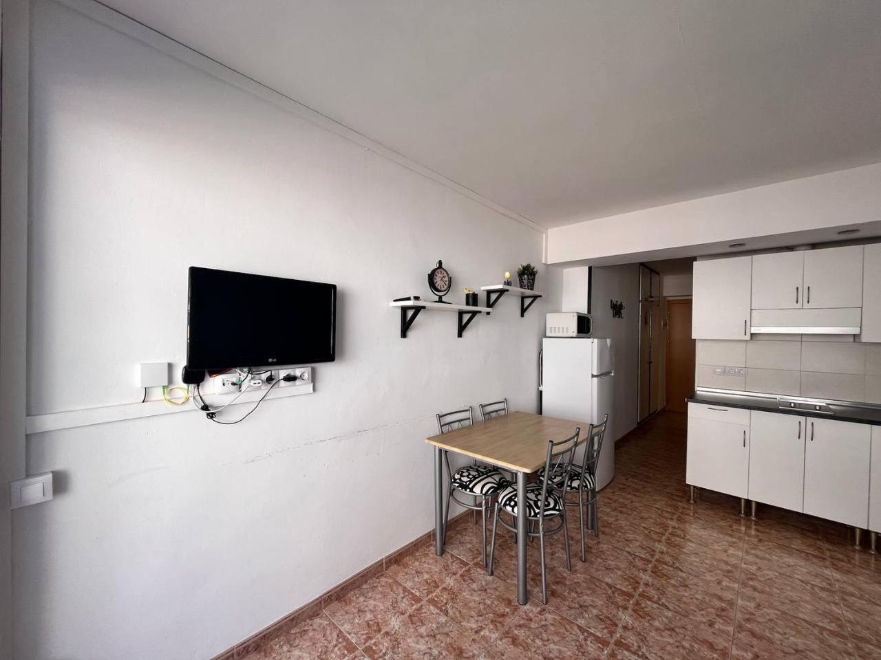 Estudio Con Tres Piscinas Comunitarias Y Pista De Tenis Apartment