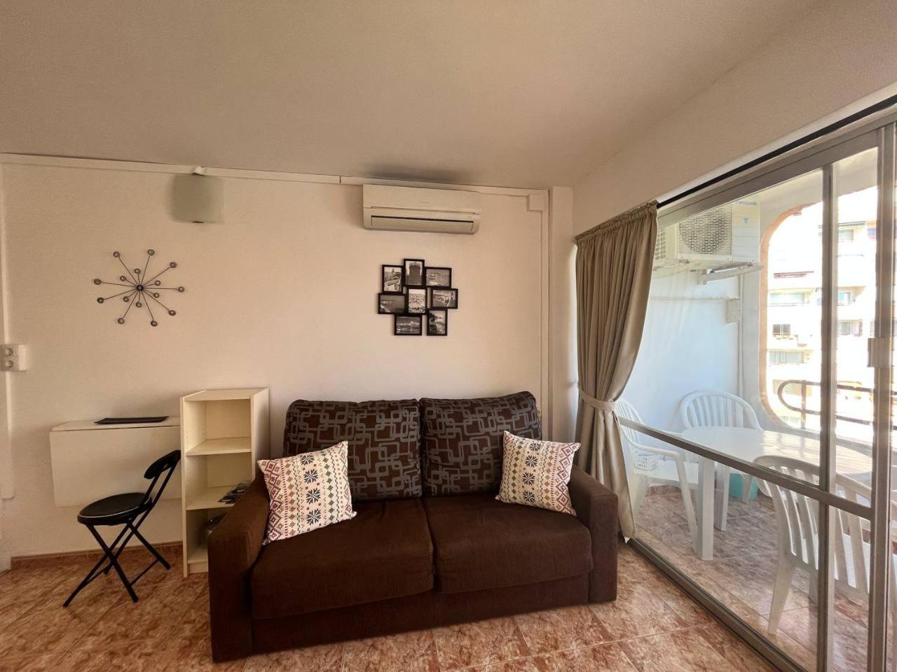 Estudio Con Tres Piscinas Comunitarias Y Pista De Tenis Roses