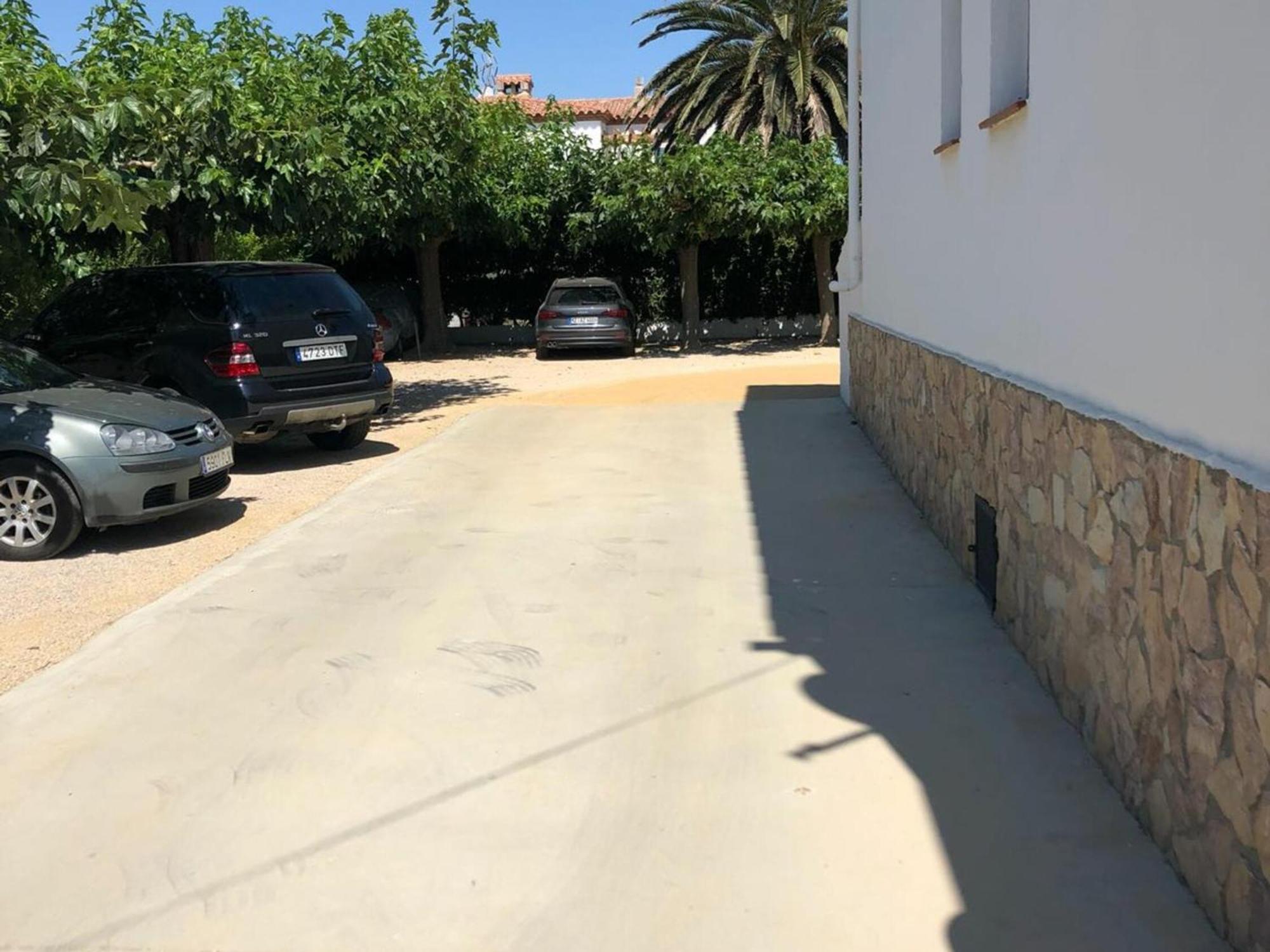 Vista Bahia 9 - En Primera Linea De Mar A Pocos Metros Del Centro De Con Aparcamiento. - Es-228-180 Empuriabrava